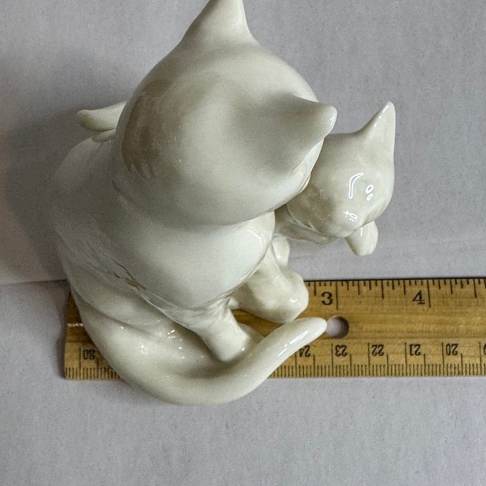 Vintage White Porcelain Cat and Kitten Figurine‎ Mother and Baby Statue 4.5 Inch - Picture 7 of 7